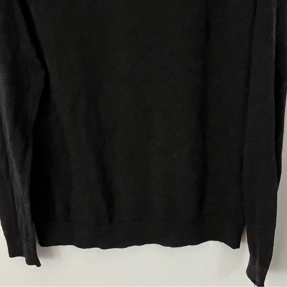 NWT Gap Men’s 100% Merino Wool Charcoal V Neck Sweater Size M Preppy Classic